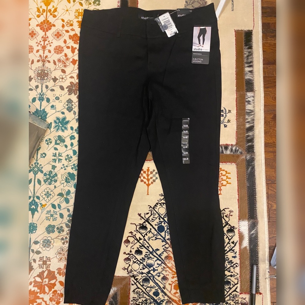 Torrid studio pony stretch 3 button leggings. Size 16 new with tags!